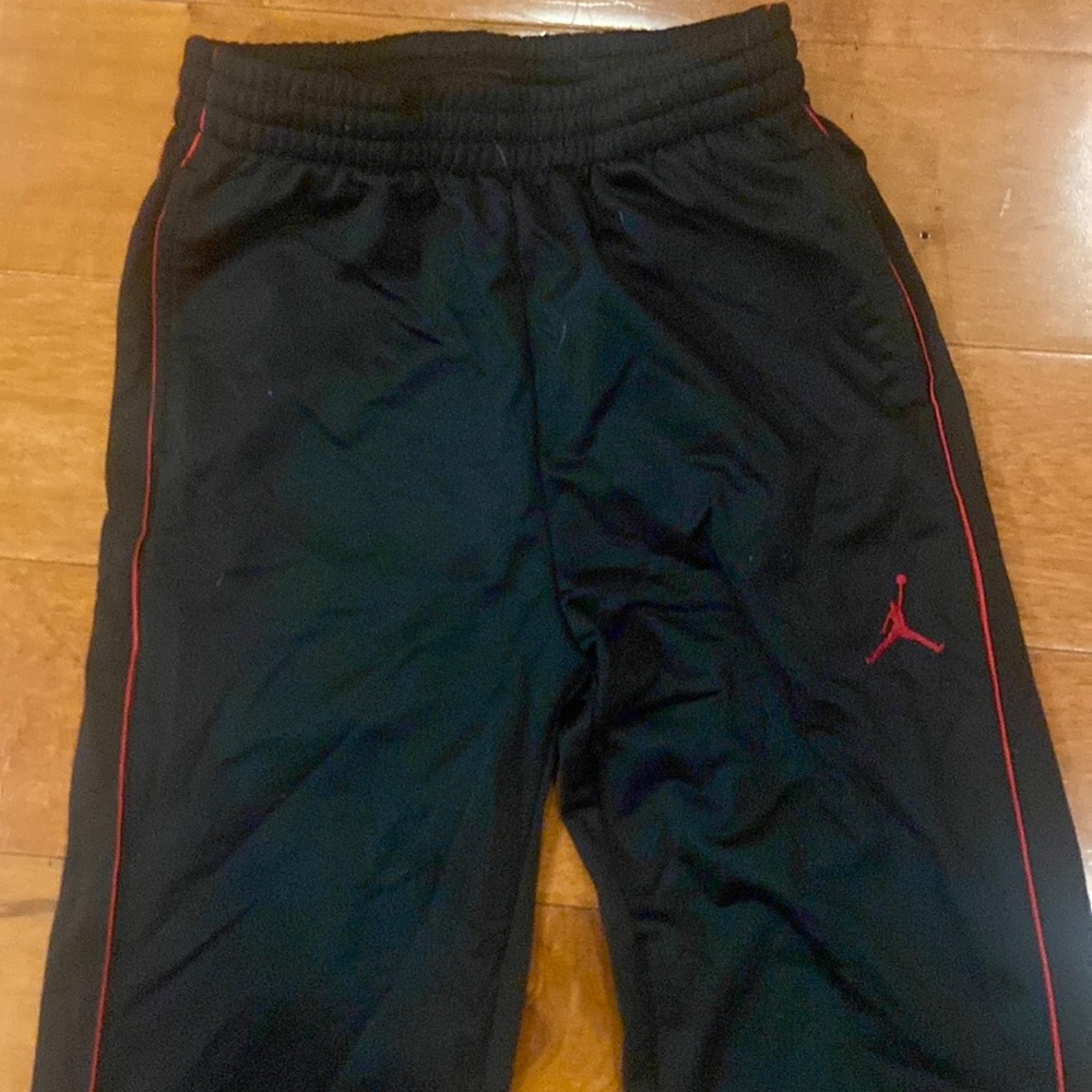 Black Jordan Sweatpants Red Accents Therma-Fit boys size large